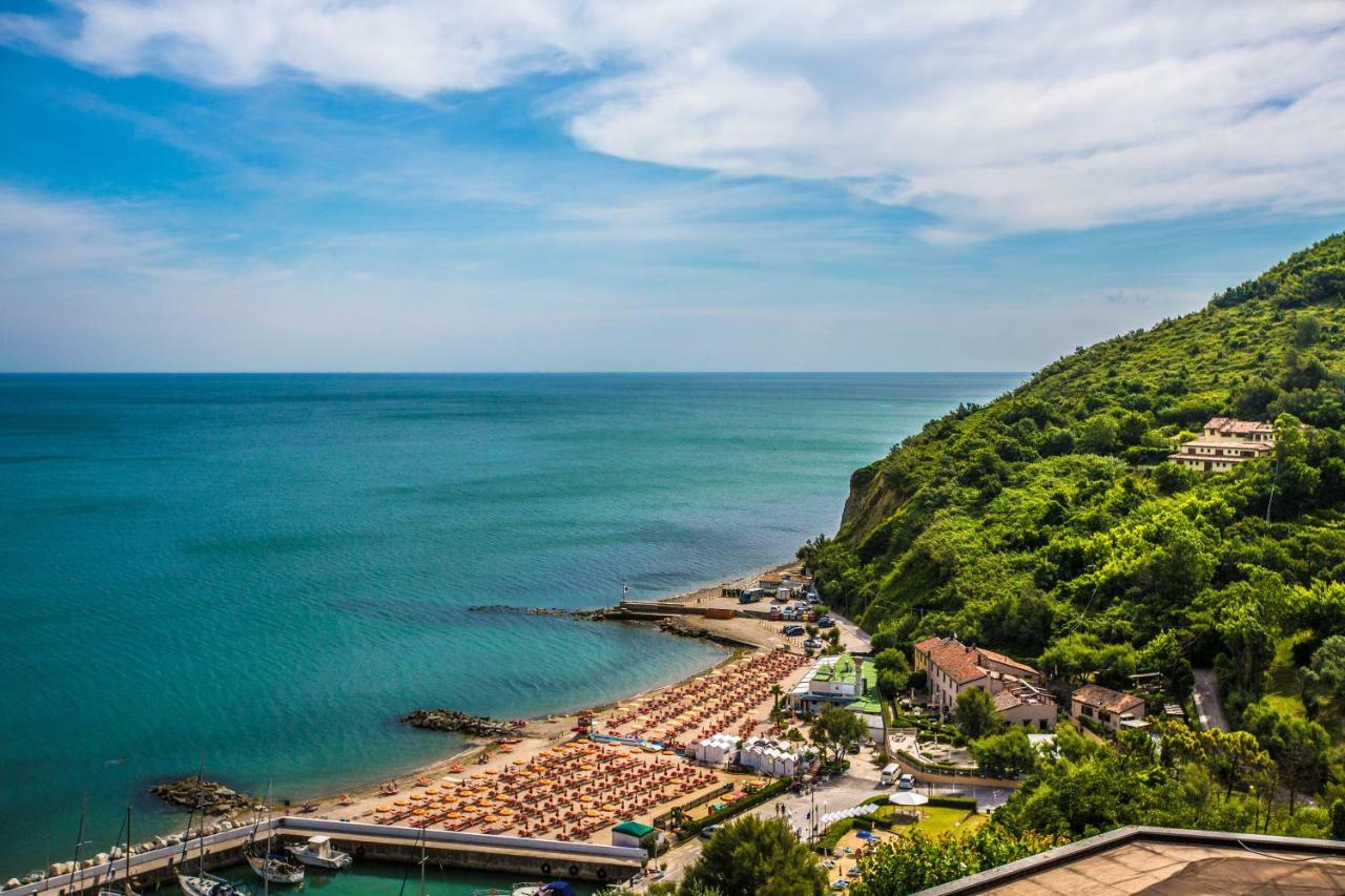 Albergo Capo Est Gabicce Mare Exteriör bild
