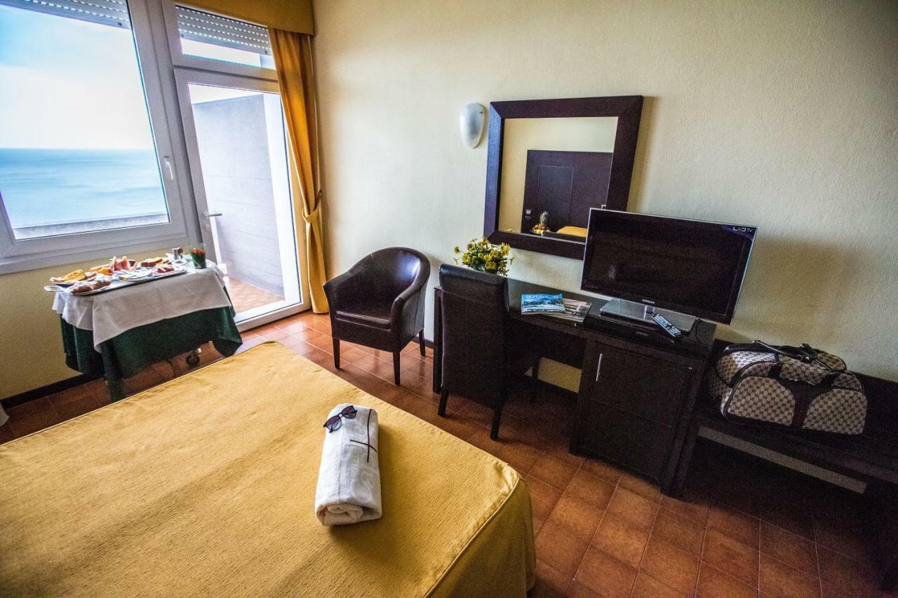 Albergo Capo Est Gabicce Mare Exteriör bild