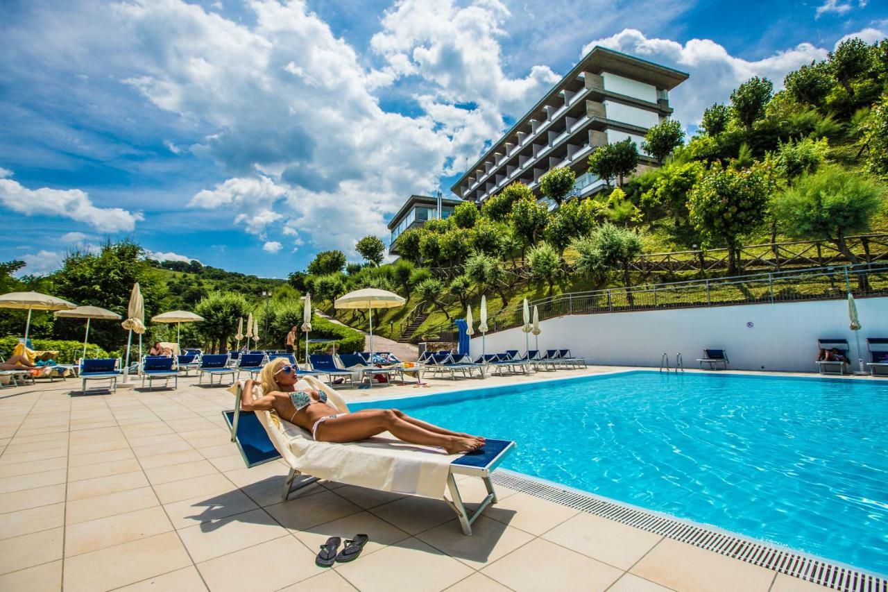 Albergo Capo Est Gabicce Mare Exteriör bild