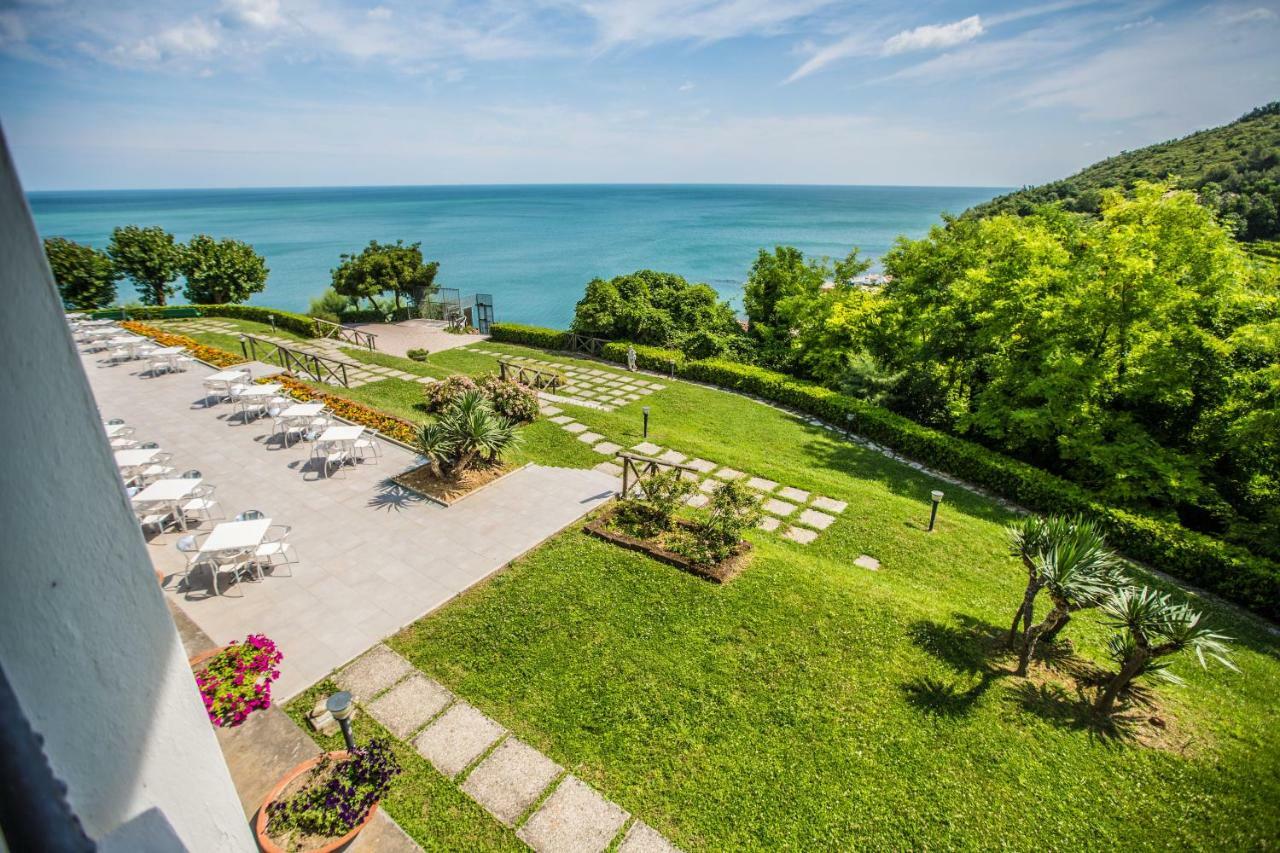 Albergo Capo Est Gabicce Mare Exteriör bild