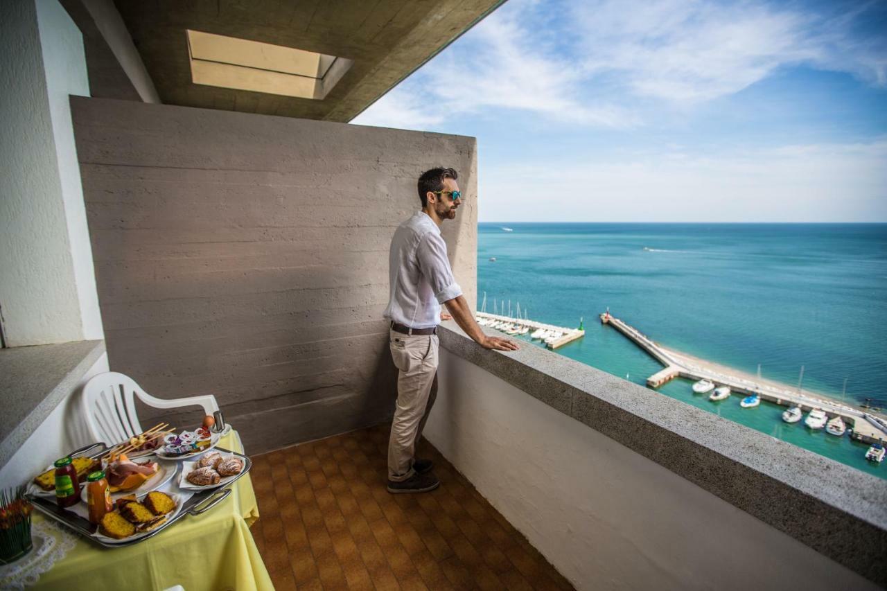 Albergo Capo Est Gabicce Mare Exteriör bild