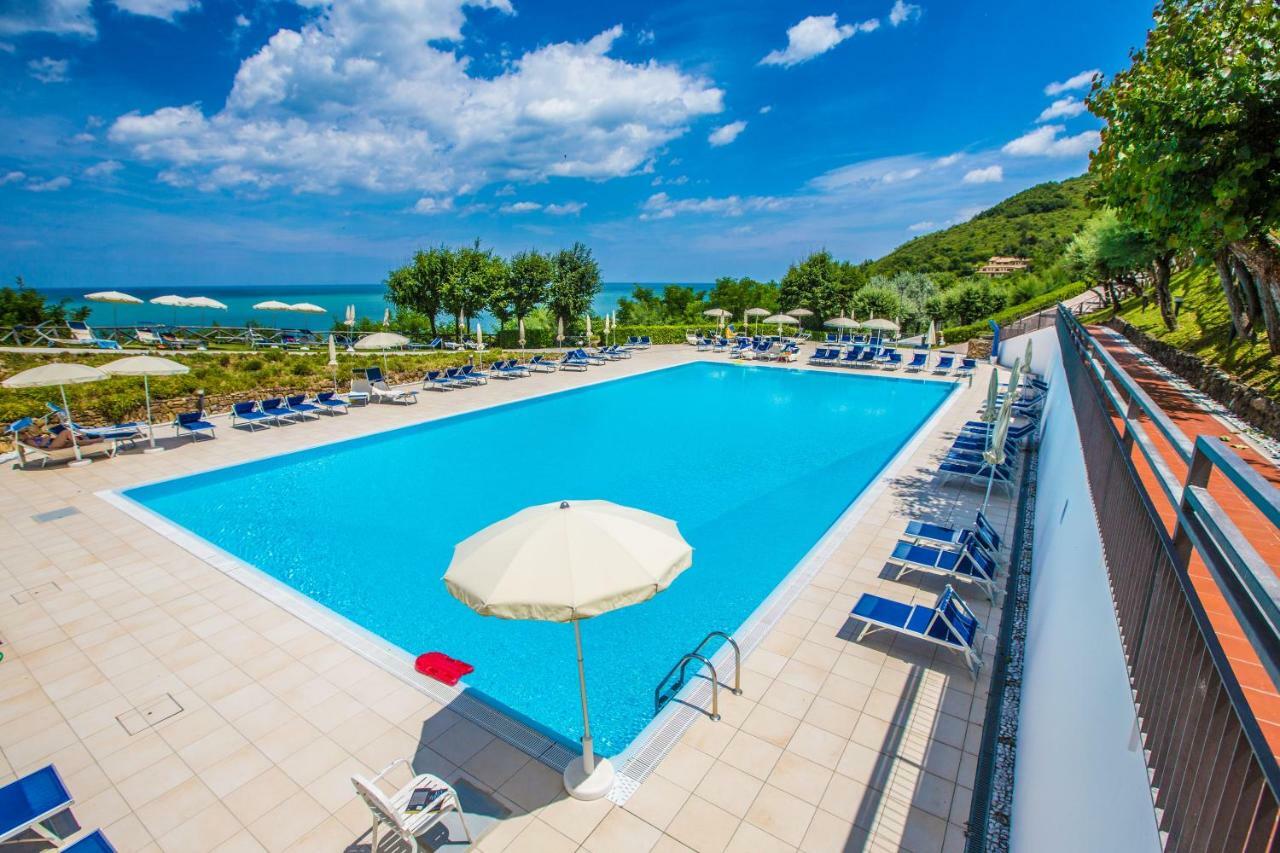 Albergo Capo Est Gabicce Mare Exteriör bild