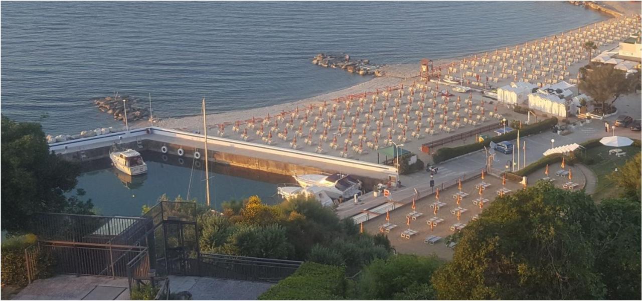 Albergo Capo Est Gabicce Mare Exteriör bild