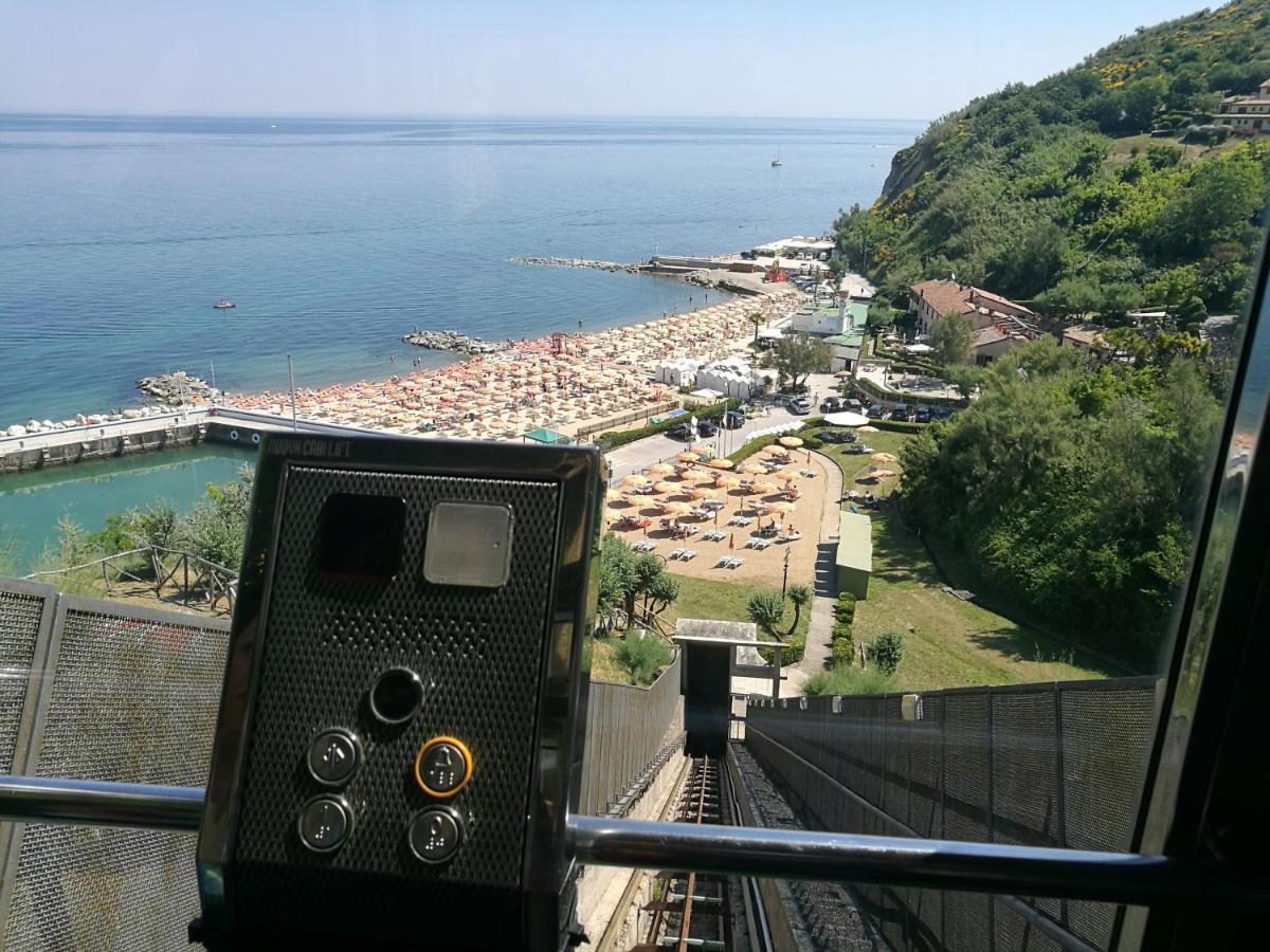 Albergo Capo Est Gabicce Mare Exteriör bild